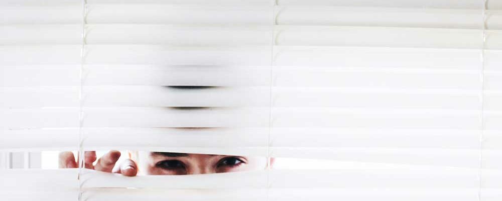 Hiding-Eyes-Windo